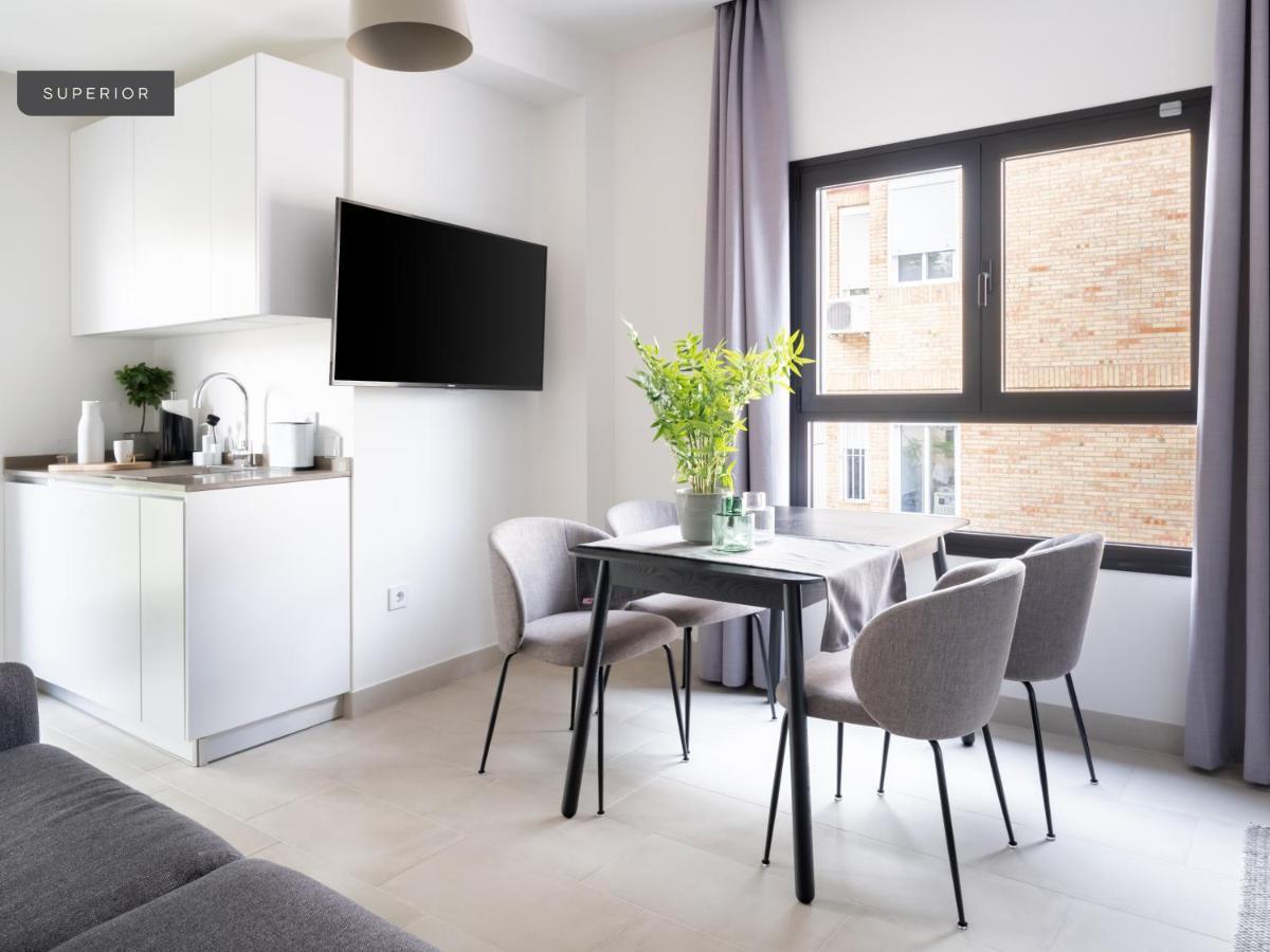 Limehome Sevilla Calle Torcuato Luca De Tena - Digital Access Ngoại thất bức ảnh