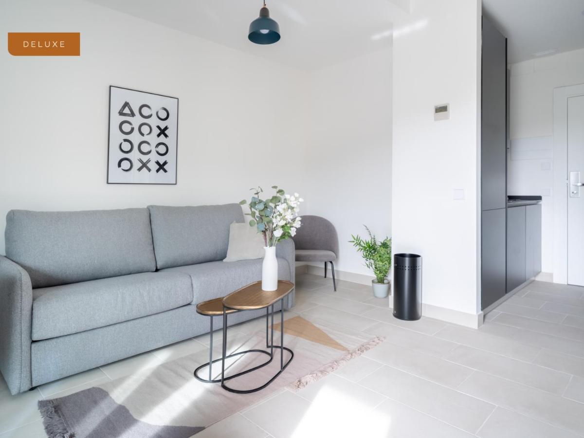 Limehome Sevilla Calle Torcuato Luca De Tena - Digital Access Ngoại thất bức ảnh