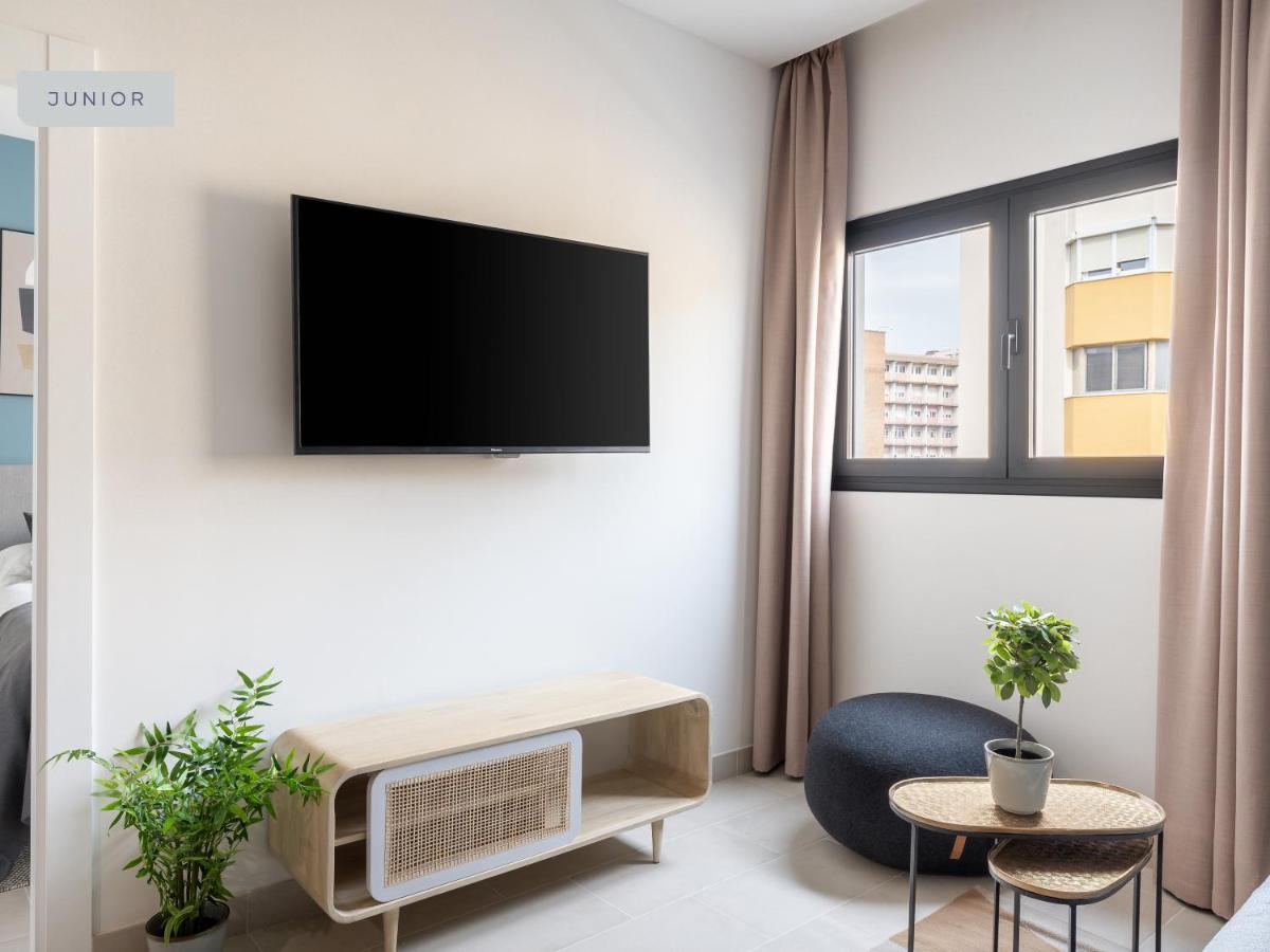 Limehome Sevilla Calle Torcuato Luca De Tena - Digital Access Ngoại thất bức ảnh