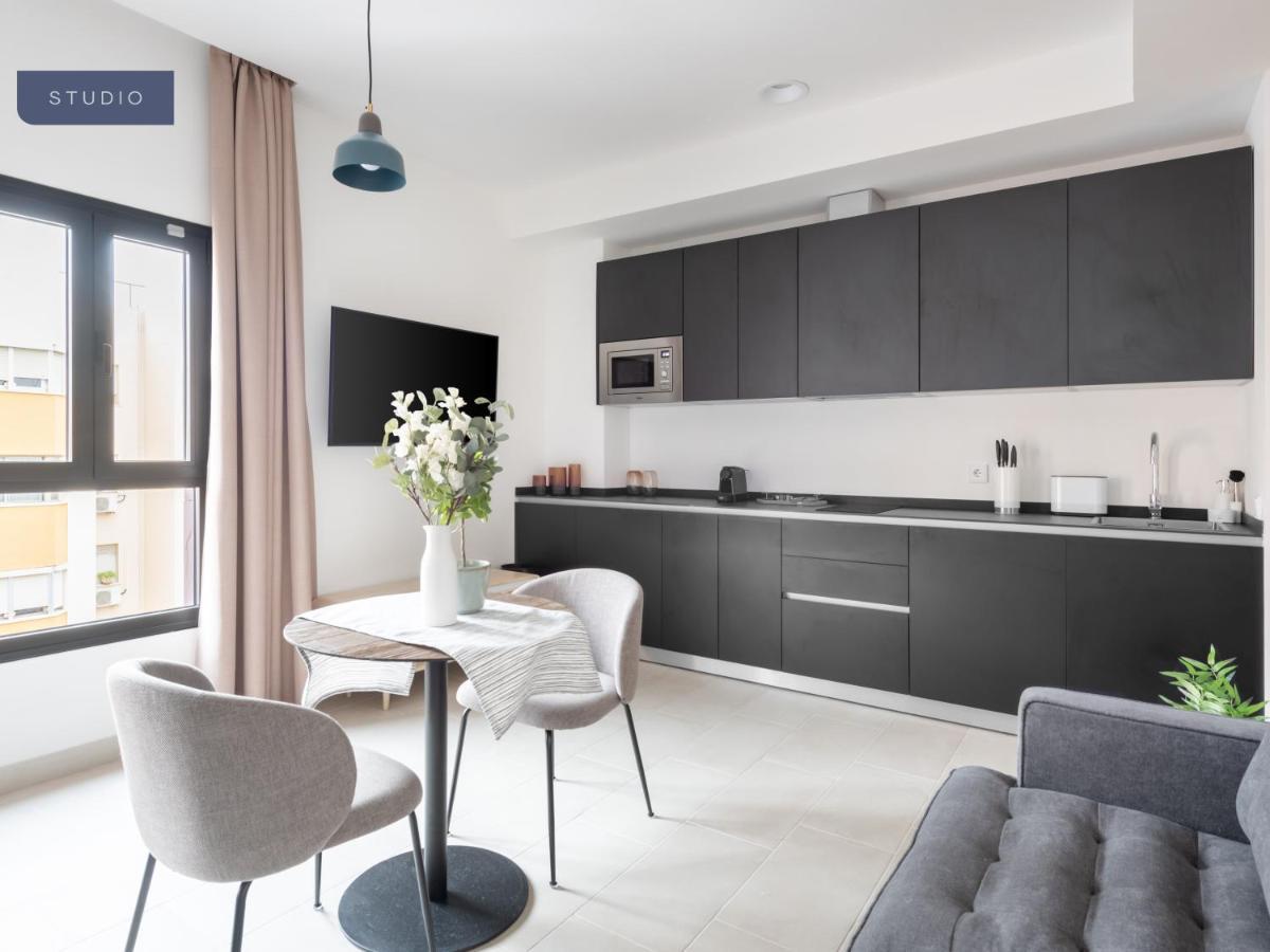 Limehome Sevilla Calle Torcuato Luca De Tena - Digital Access Ngoại thất bức ảnh