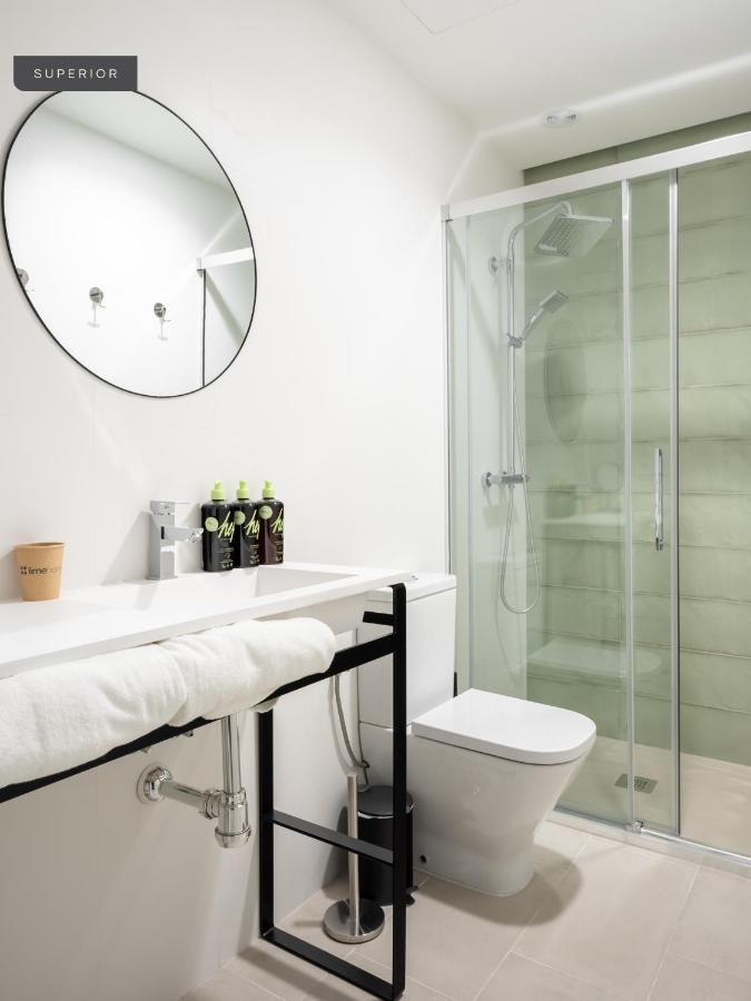 Limehome Sevilla Calle Torcuato Luca De Tena - Digital Access Ngoại thất bức ảnh