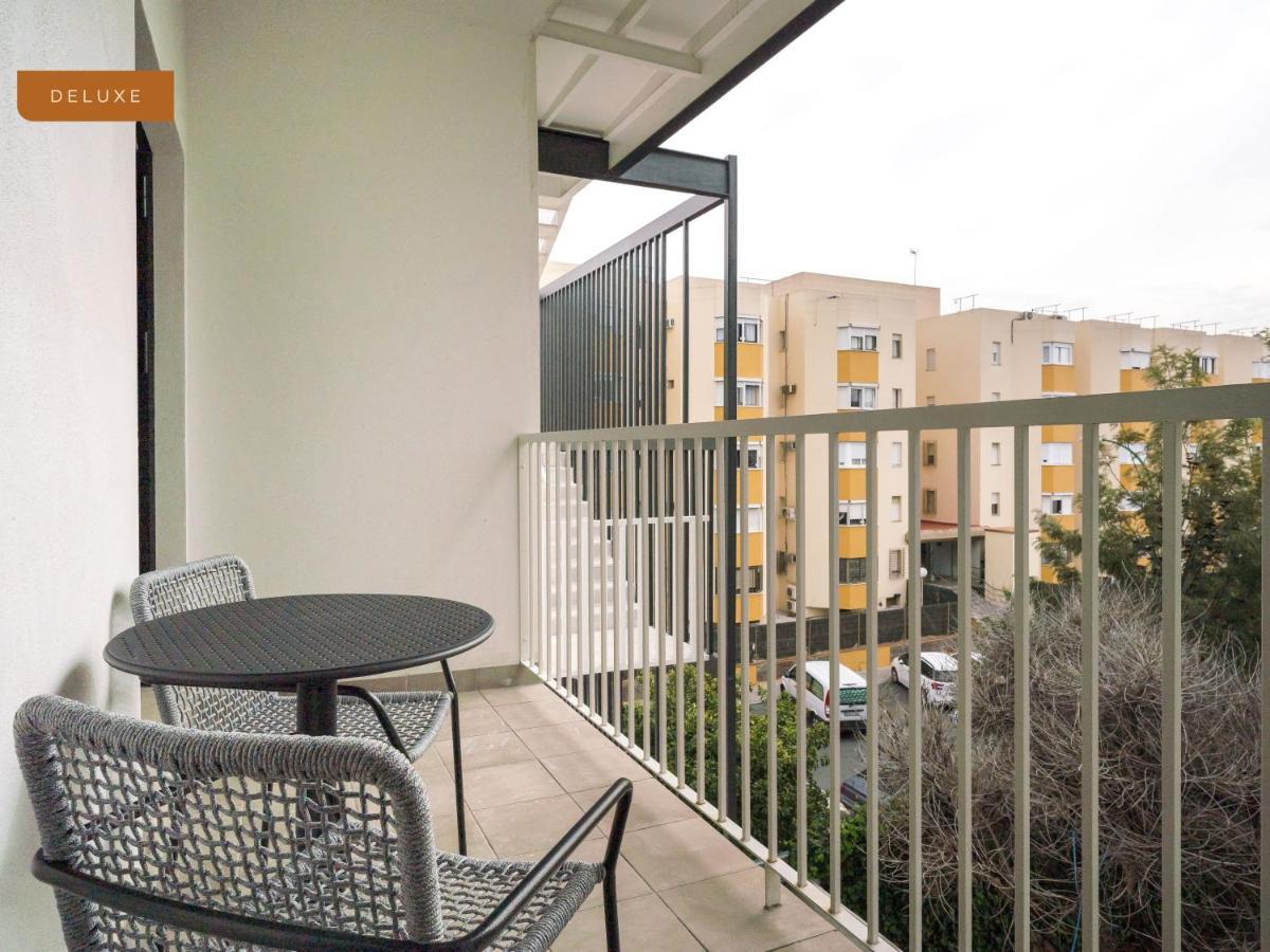 Limehome Sevilla Calle Torcuato Luca De Tena - Digital Access Ngoại thất bức ảnh
