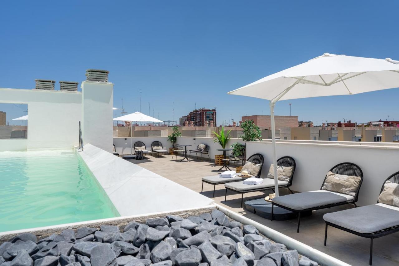 Limehome Sevilla Calle Torcuato Luca De Tena - Digital Access Ngoại thất bức ảnh