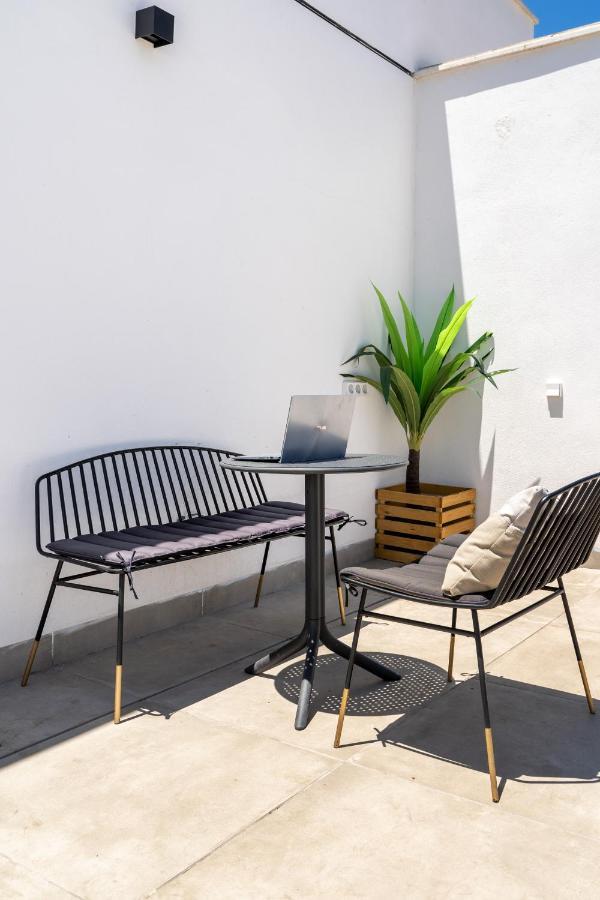 Limehome Sevilla Calle Torcuato Luca De Tena - Digital Access Ngoại thất bức ảnh