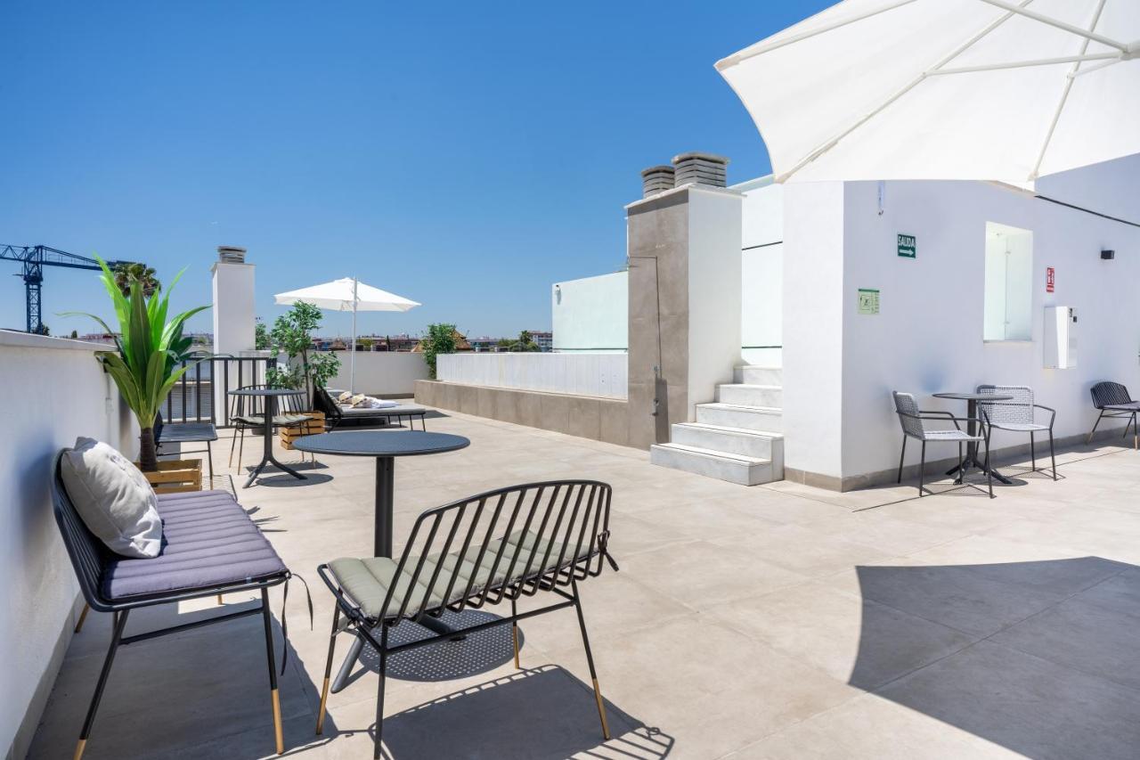 Limehome Sevilla Calle Torcuato Luca De Tena - Digital Access Ngoại thất bức ảnh